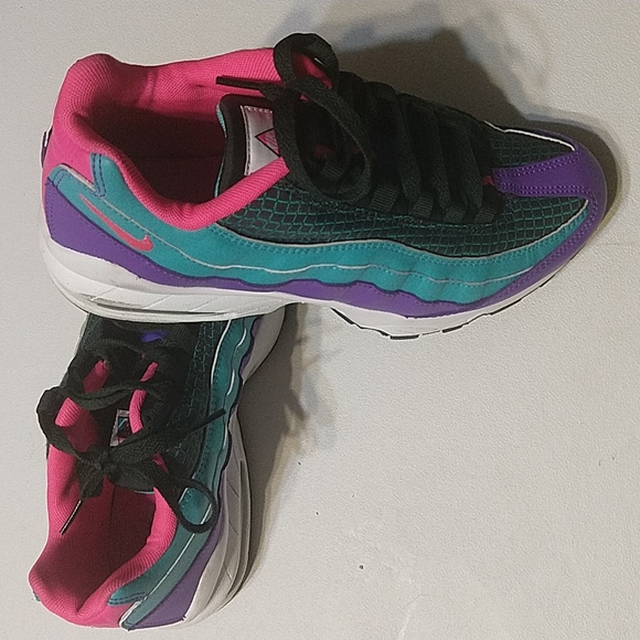 Nike Running Shoes - Picture 6 of 6